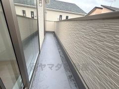 2部屋から行き来できる便利な2WAYバルコニーです。