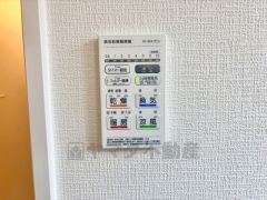 浴室暖房乾燥機には、暖房、乾燥、涼風、換気の4つの機能が付いています。タイマー付きです。換気・雨の日の洗濯も安心です＾＾