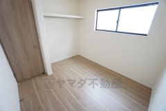 家具を選ばないナチュラルなフローリングとシンプルなクロスです＾＾