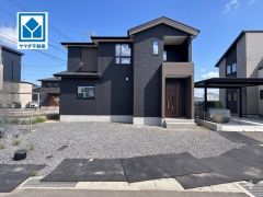 土地50坪以上。20帖以上のリビングを中心にゆとりある空間設計が魅力の4LDK住宅。収納も充実しているので快適な暮らしを実現できます＾＾