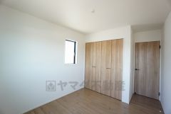 クローゼット付きなので、すっきりと整理整頓でき気持ちよく過ごせますね＾＾