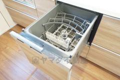 炊事時間を大幅に短縮できる食器洗浄乾燥機付き＾＾食器を洗う手間が減るので家族とのコミュニケーションの時間や自分の時間が増えますね。