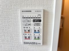 浴室暖房乾燥機には、暖房、乾燥、涼風、換気の4つの機能が付いています。タイマー付きです。換気・雨の日の洗濯も安心です＾＾