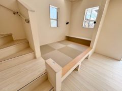 3帖のマルチスキップです。お子様のお昼寝スペースとしてやカウンターが付いているのでテレワークや勉強スペースとしても活躍しそうです＾＾