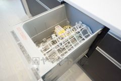 炊事時間を大幅に短縮できる食器洗浄乾燥機付き＾＾食器を洗う手間が減るので家族とのコミュニケーションの時間や自分の時間が増えますね。