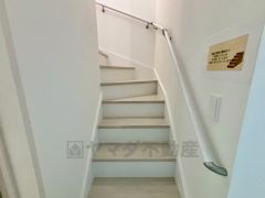 リビングスルー階段は顔を合わせる時間が増えるので、ご家族とのコミュニケーションがとりやすく距離がグッと縮まりそうですね＾＾