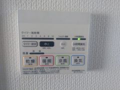 冬は浴室内を暖めることができ、夏は涼しくすることができるため、入浴時から快適です。また、浴室を乾燥させることができるのでカビの発生を防ぐ効果も＾＾