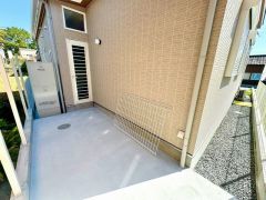 勝手口横に物干しスペースを確保。洗濯物をすぐ干せる、毎日に便利な家事ラク動線が魅力のある住まいです。