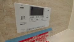 湯量・湯温の設定、そして保温までワンタッチのフルオートバス。便利な追い炊き機能付きです。