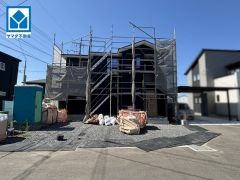 土地50坪以上。20帖以上のリビングを中心にゆとりある空間設計が魅力の4LDK住宅。収納も充実しているので快適な暮らしを実現できます＾＾