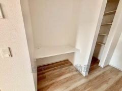 スタディーコーナーがキッチンの真横にあり、お子さんのお勉強や、ネット環境設置コーナーとして重宝されそうです。