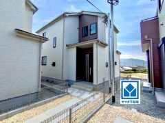 オール電化住宅。バス停徒歩4分。スーパー・コンビニ・ドラッグストア徒歩10分圏内。お問い合わせお待ちしております＾＾