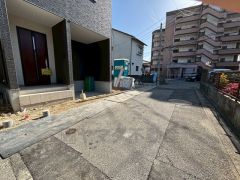 住人以外の車の進入も少なく、小さなお子様を持つご家庭にも安心です。