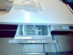 普通に食器洗いをする時より水道代が70％ほど削減できます。夜お休みになるときに食洗器を利用すれば朝起きた時には食器が綺麗になっていますので便利です。