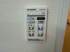 浴室暖房乾燥機には、暖房、乾燥、涼風、換気の4つの機能が付いています。タイマー付きです。雨の日はもちろん、急ぎで洗濯する必要のあるお子様の体操服や、下着類などを乾かすのに便利です。