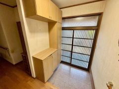 たっぷり収納できるシューズボックス付きなので、家族全員の靴がきれいに整頓できます。