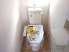 ウォシュレット、暖房便座、節電・節水機能など、使い勝手のよい高機能トイレです。