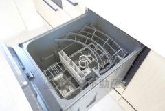 炊事時間を大幅に短縮できる食器洗浄乾燥機付き＾＾食器を洗う手間が減るので家族とのコミュニケーションの時間や自分の時間が増えますね