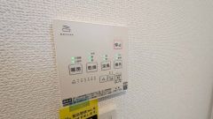 浴室暖房乾燥機には、暖房、乾燥、涼風、換気の4つの機能が付いています。タイマー付きです。雨の日はもちろん、急ぎで洗濯する必要のあるお子様の体操服や、下着類などを乾かすのに便利です。
