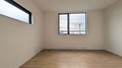 2面採光を確保した爽やかな風を感じて起きる朝は、快適生活の始まりに。窓が高い位置にあるので眩しすぎず快適です。