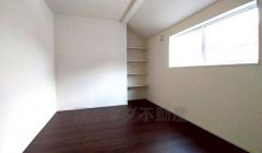 採光のいい明るい洋室です＾＾収納量たっぷりのクローゼット付です。