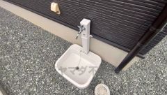 あると便利な外水栓。ガーデニングに、洗車に、泥遊びやペットの散歩の後に。