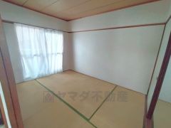 和室は引き戸で仕切れるので普段は繋げて広々空間として、来客時は客間としても＾＾