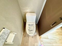 ウォシュレット、暖房便座、節電・節水機能など、使い勝手のよい高機能トイレです。