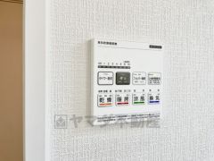 浴室暖房乾燥機には、暖房、乾燥、涼風、換気の4つの機能が付いています。タイマー付きです。換気・雨の日の洗濯も安心です＾＾