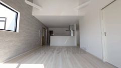 19.5帖のリビングは長方形で家具が配置しやすい間取りとなっています＾＾ お気に入りの家具とインテリアで素敵な部屋を作りましょう＾＾