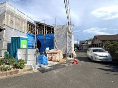 閑静な住宅街＾＾西側、約4.6ｍの公道に面しています。