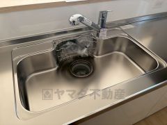 大きなお鍋も楽々洗える幅の広いシンクです＾＾