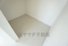 収納力豊富なウォークインクローゼット。洋服や小物などを1箇所にまとめて美しい収納を実現します。