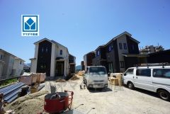 オール電化住宅。バス停徒歩4分。スーパー・コンビニ・ドラッグストア徒歩10分圏内。お問い合わせお待ちしております＾＾