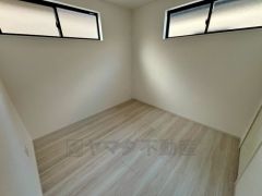 家具を選ばないナチュラルなフローリングとシンプルなクロスです＾＾