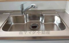 大きなお鍋も楽々洗える幅の広いシンクです＾＾