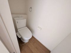 ウォシュレット、暖房便座、節電・節水機能など、使い勝手のよい高機能トイレです。