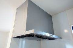 同仕様写真。現況と異なる場合は現況を優先します。コンロ上には換気扇完備＾＾