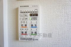 浴室暖房乾燥機には、暖房、乾燥、涼風、換気の4つの機能が付いています。タイマー付きです。換気・雨の日の洗濯も安心です＾＾