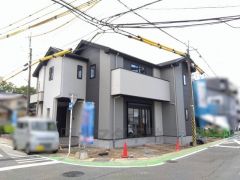 北東側約6ｍの公道に面しています。