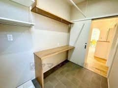 3帖のランドリー室を設置。 洗濯動線がスムーズで、干す・しまうまで快適にこなせる間取りです。