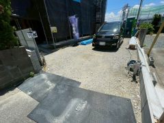 カースペース3台分確保　来客時も安心のゆとりある駐車スペース