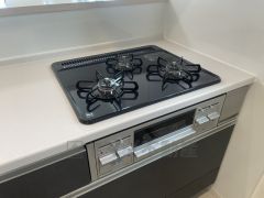 3口コンロなので、効率よく調理ができます。毎日のお料理が楽しくなりますね。