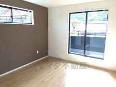 バルコニーに面していて日当たりがよく、寝室としての利用もおすすめです＾＾