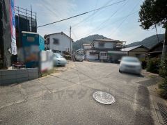 前面道路 1号棟：西約4.9ｍ・南約12ｍ 2号棟：南約4ｍ