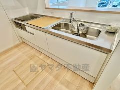 リビングダイニングを見渡せるキッチンです。家族とコミュニケーションをとりながら、楽しくお料理や片付けができそうです＾＾