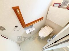 ウォシュレット、暖房便座、節電・節水機能など、使い勝手のよい高機能トイレです。