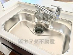 大きなお鍋も楽々洗える幅の広いシンクです＾＾