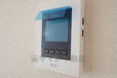 防犯性もばっちり、TVモニター付きインターホン完備。大きなモニターで玄関先を確認できます。録画機能が付いているので不在時の訪問者も確認できて安心です＾＾