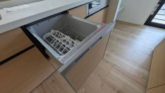 炊事時間を大幅に短縮できる食器洗浄乾燥機付き＾＾食器を洗う手間が減るので家族とのコミュニケーションの時間や自分の時間が増えますね。